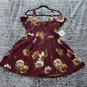 Burgundy floral pattern cold shoulder short dress